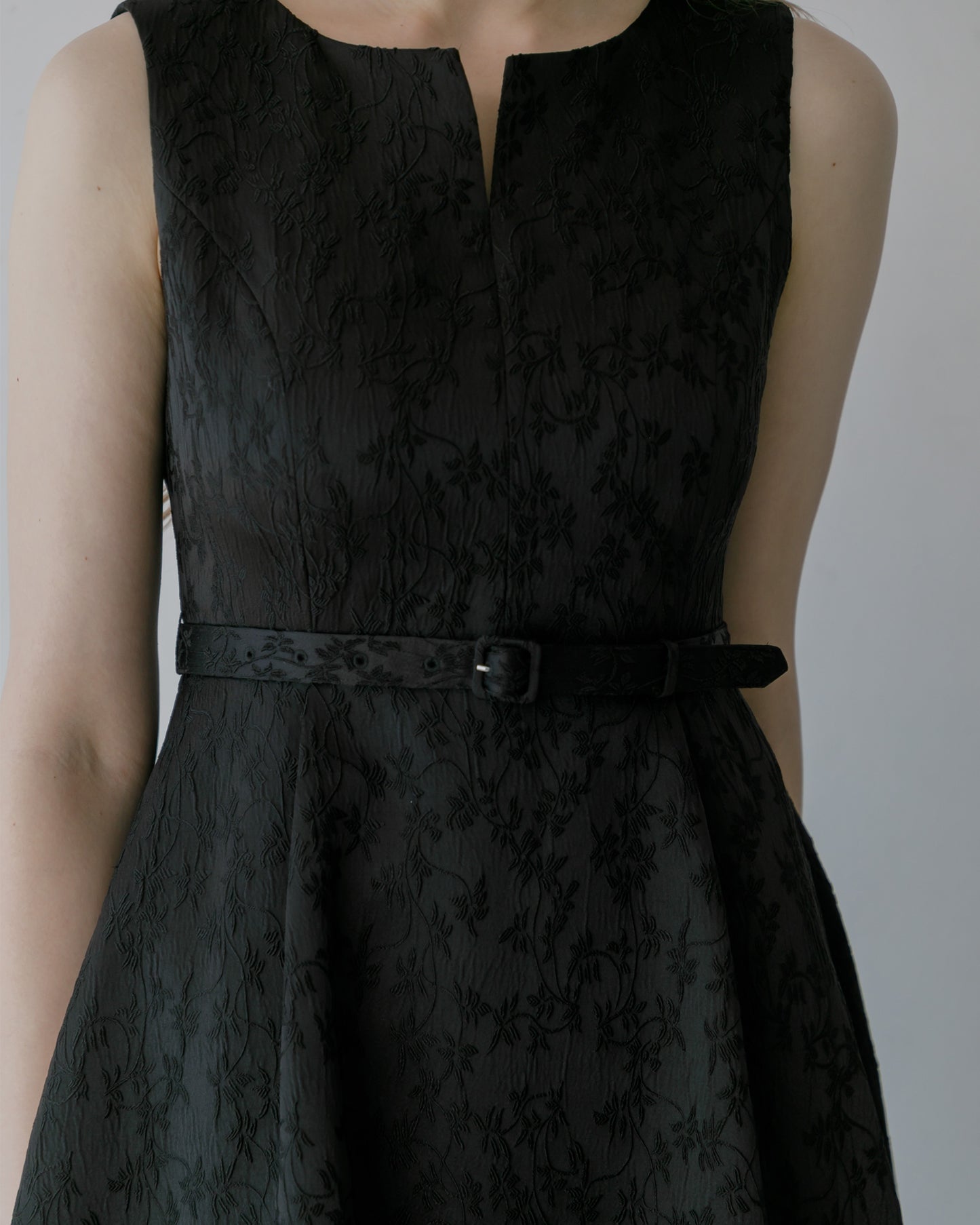 ノースリーブジャガードフレアワンピース