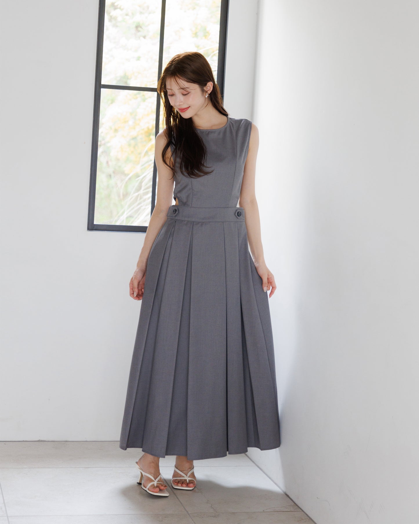 【SPECIAL 10%OFF】ノースリーブサイドカットプリーツワンピース