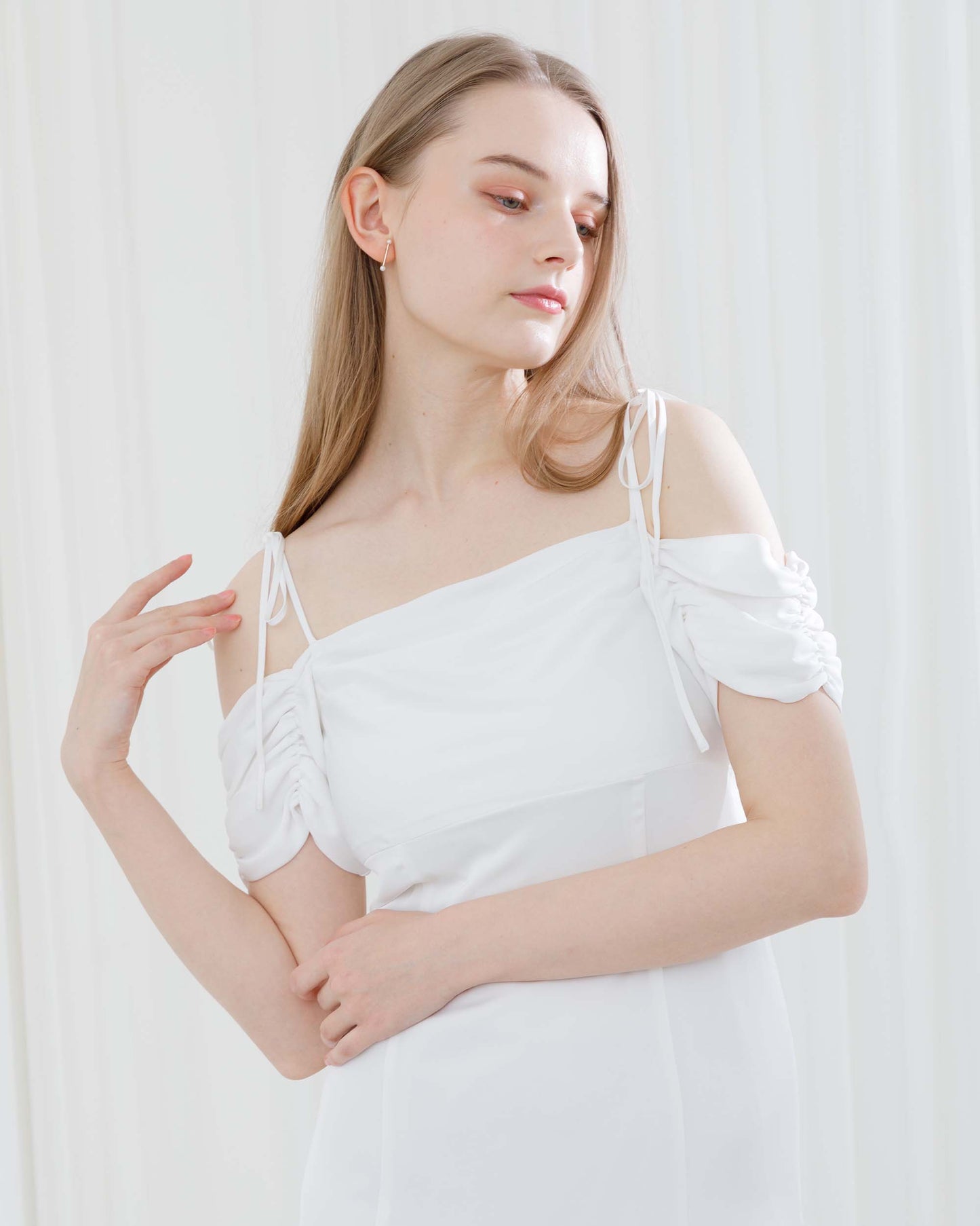 【50%OFF】サテンオフショルドレープワンピース