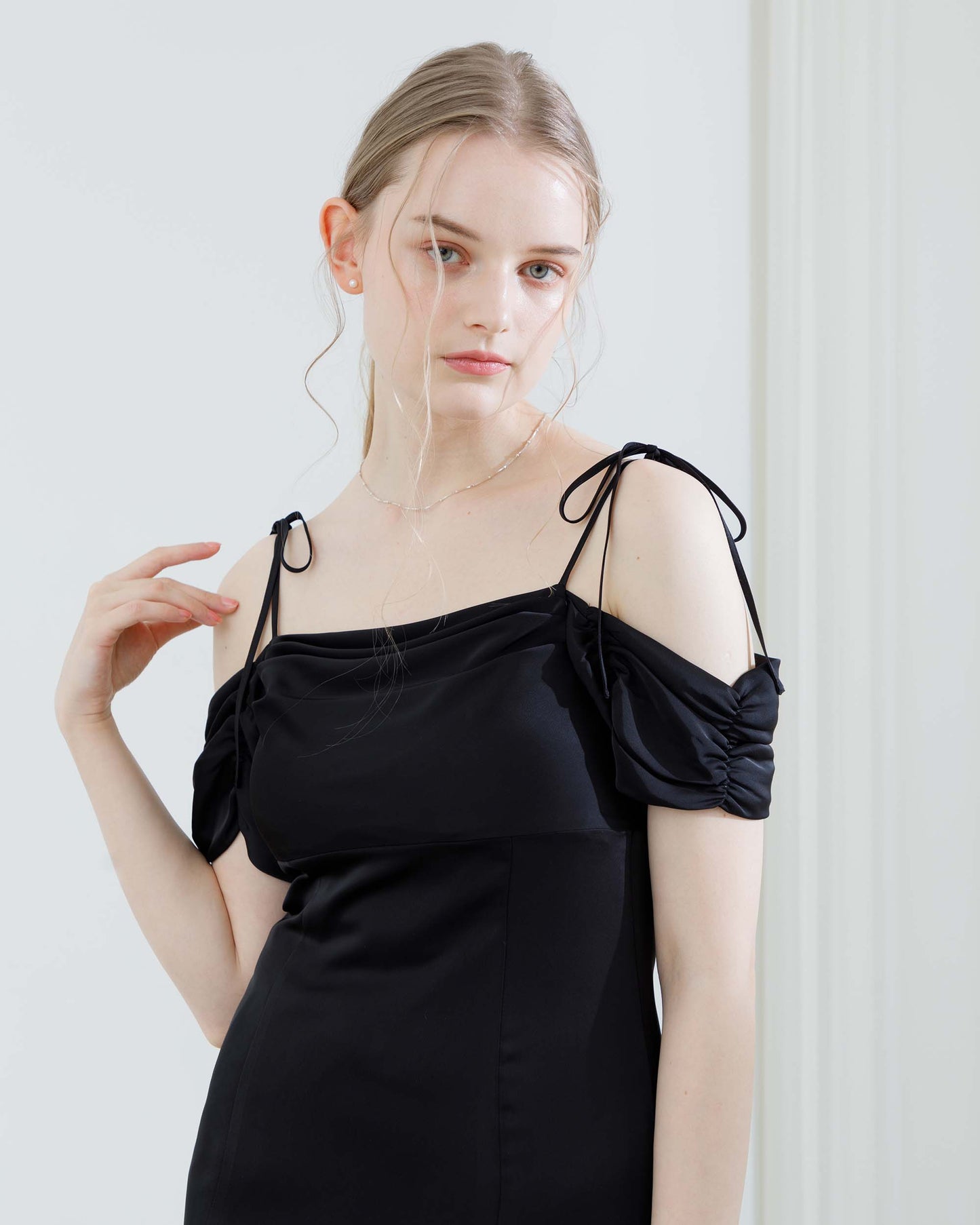 【50%OFF】サテンオフショルドレープワンピース