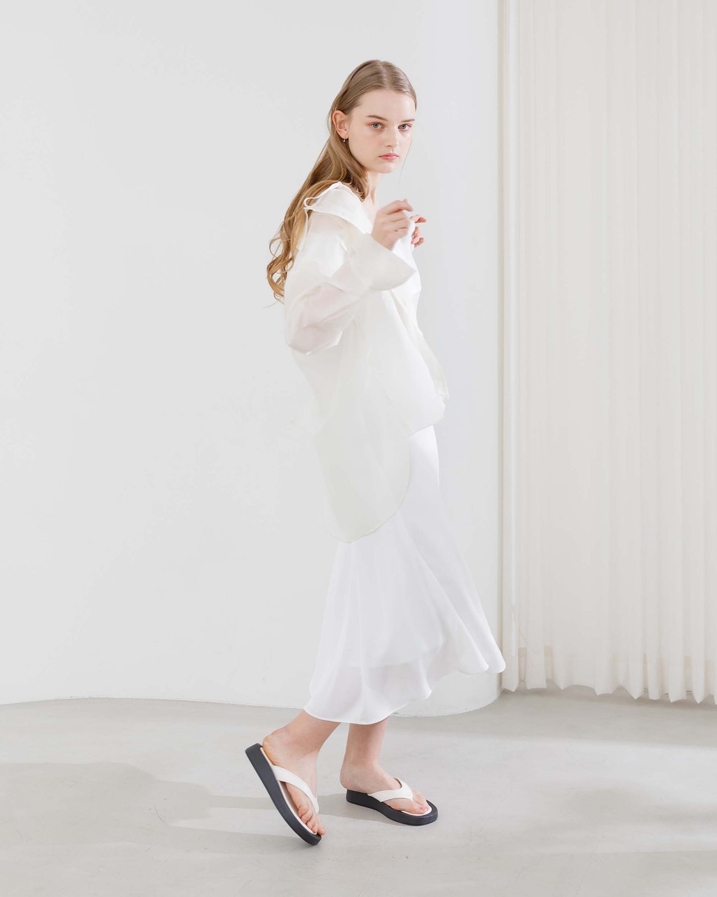 【20%OFF&返品OK】パイピングシアブラウス