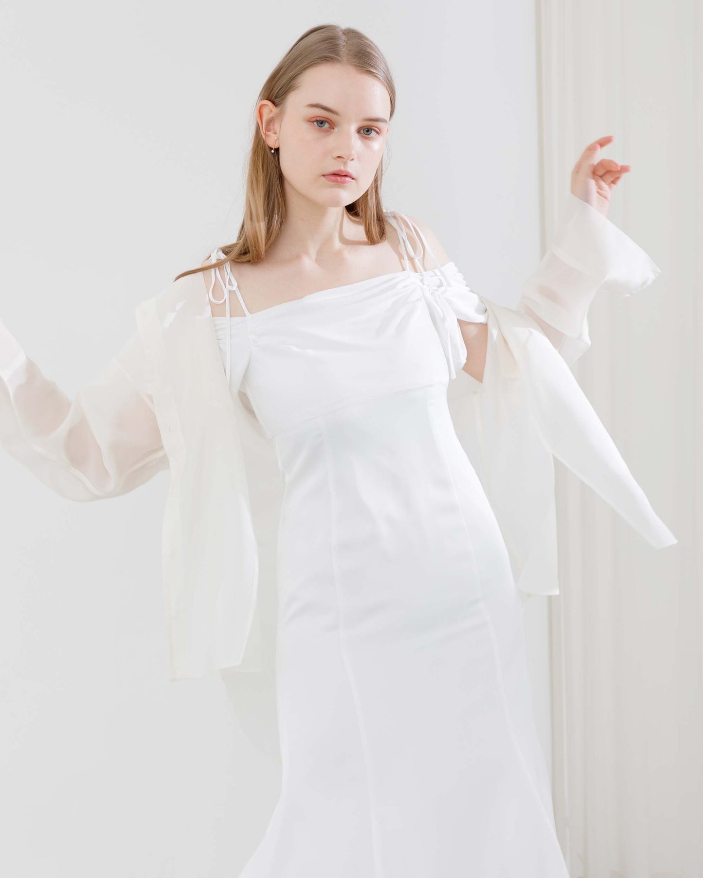 【20%OFF&返品OK】パイピングシアブラウス