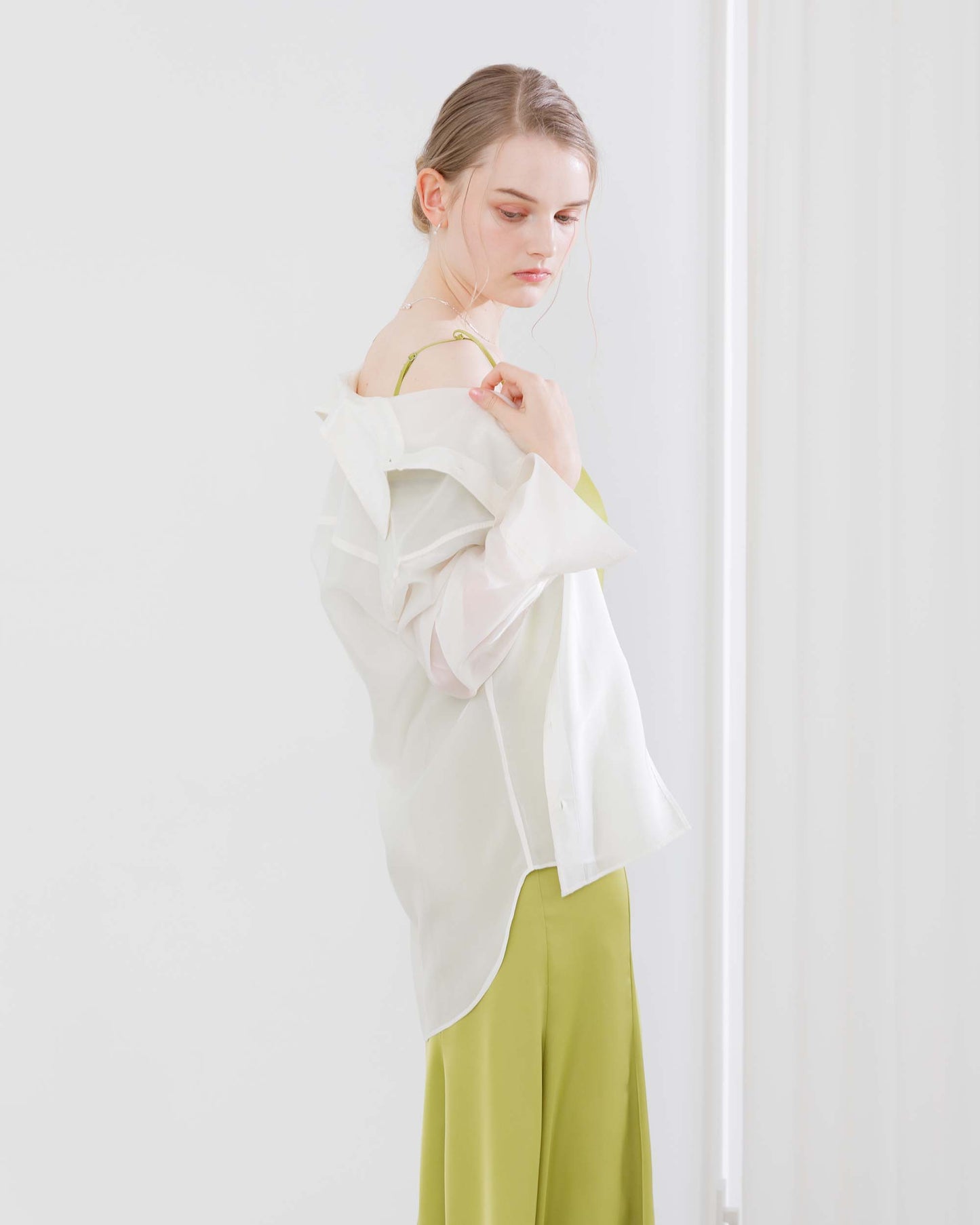 【20%OFF&返品OK】パイピングシアブラウス