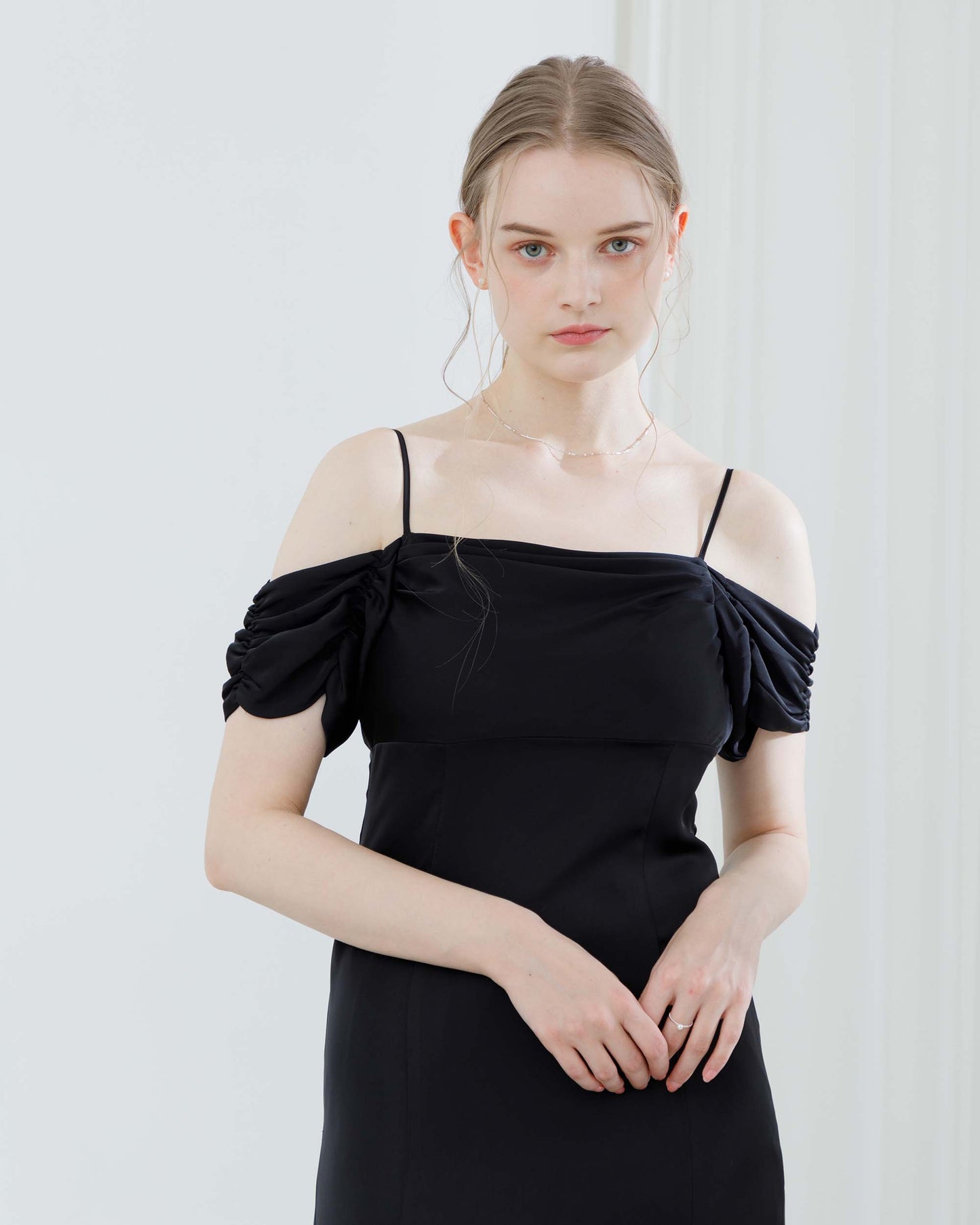 【50%OFF】サテンオフショルドレープワンピース
