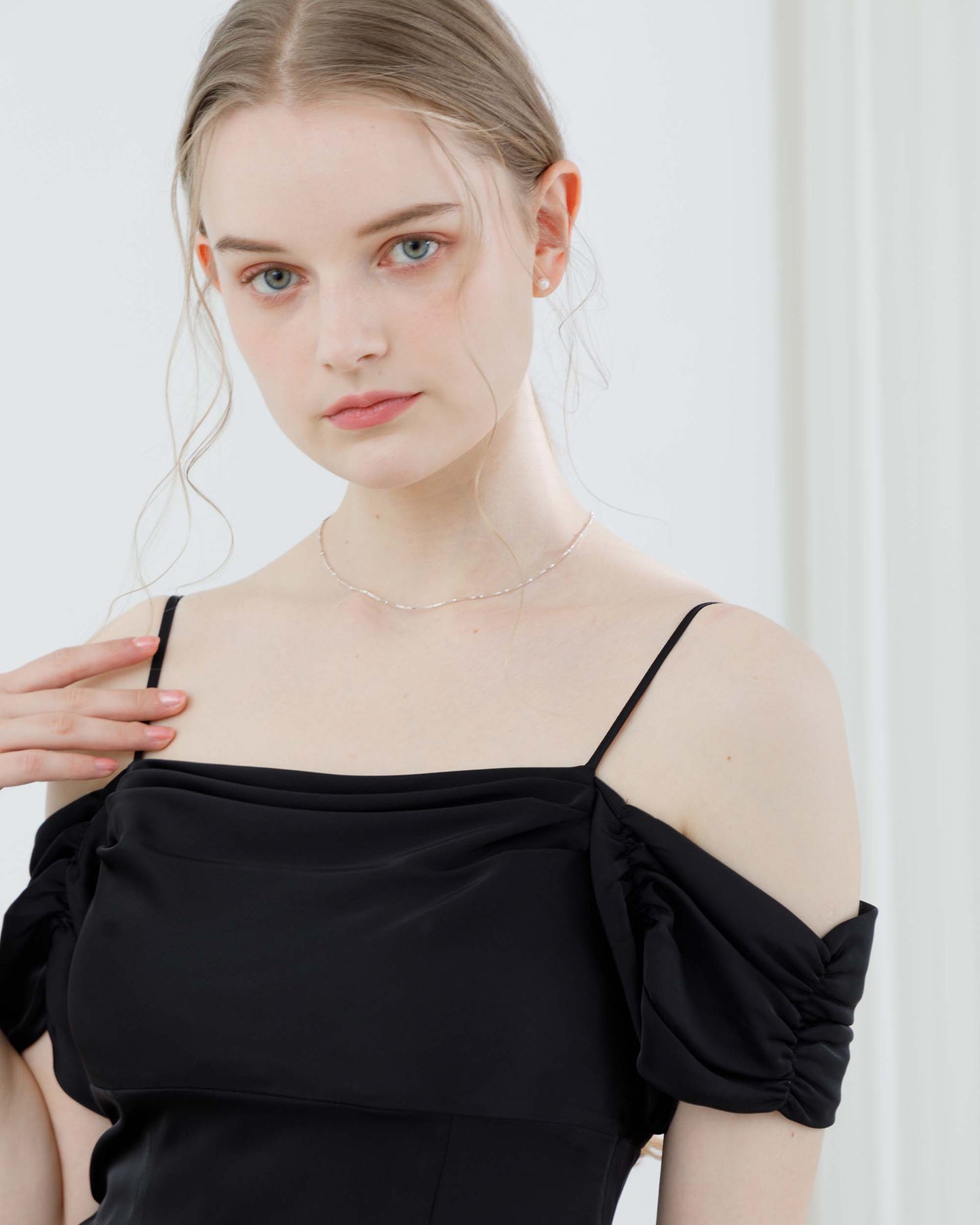 【50%OFF】サテンオフショルドレープワンピース