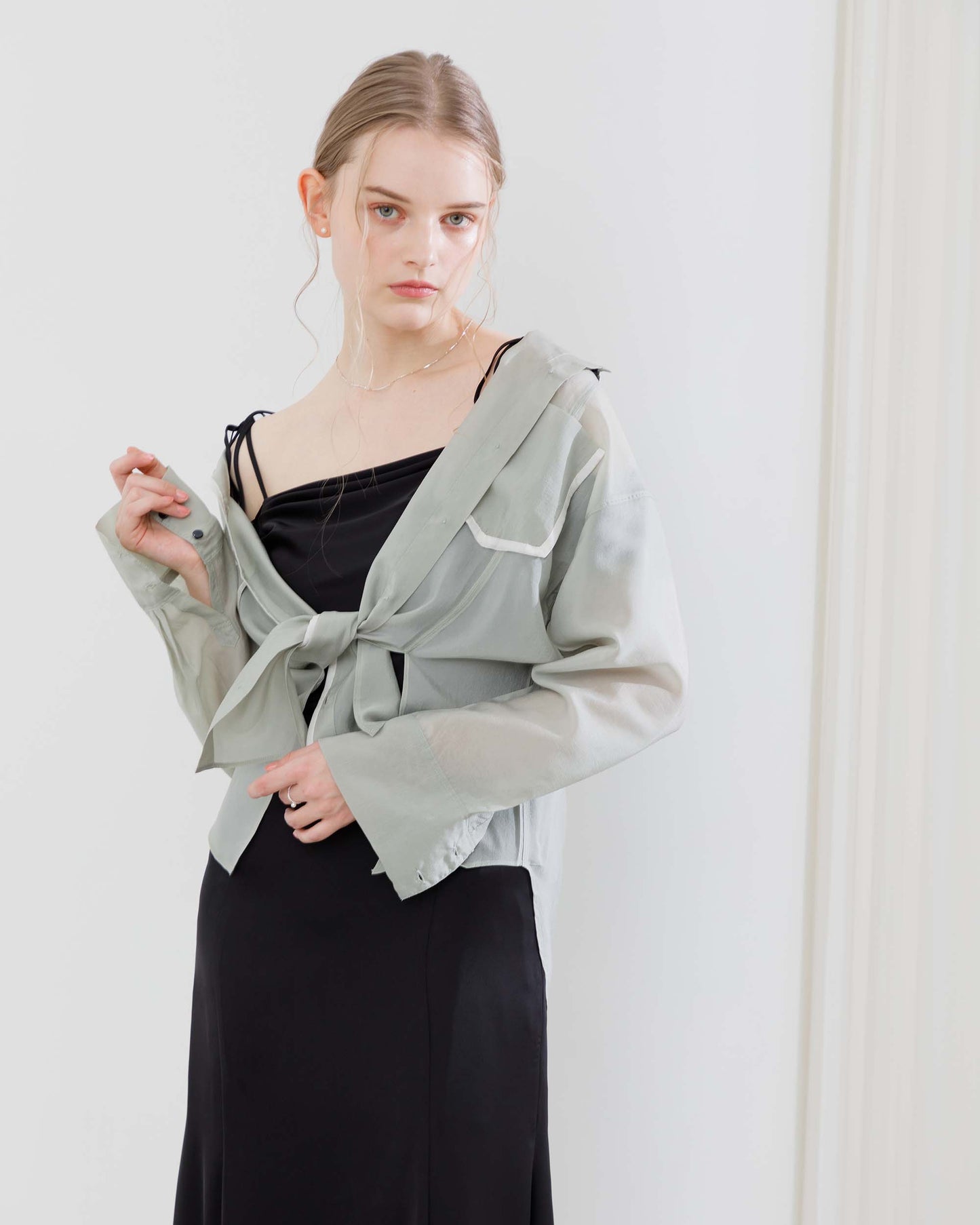 【20%OFF&返品OK】パイピングシアブラウス