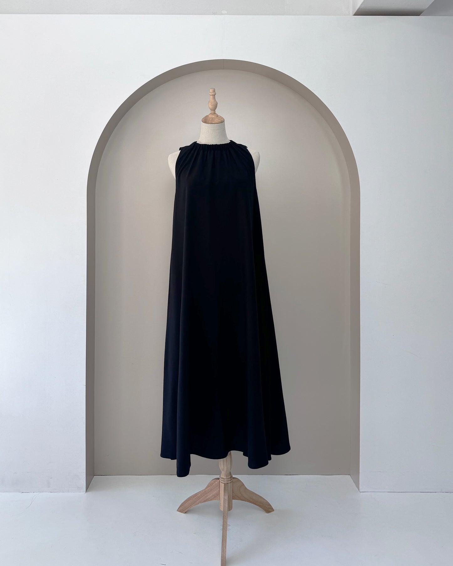 ホルターネックワンピース