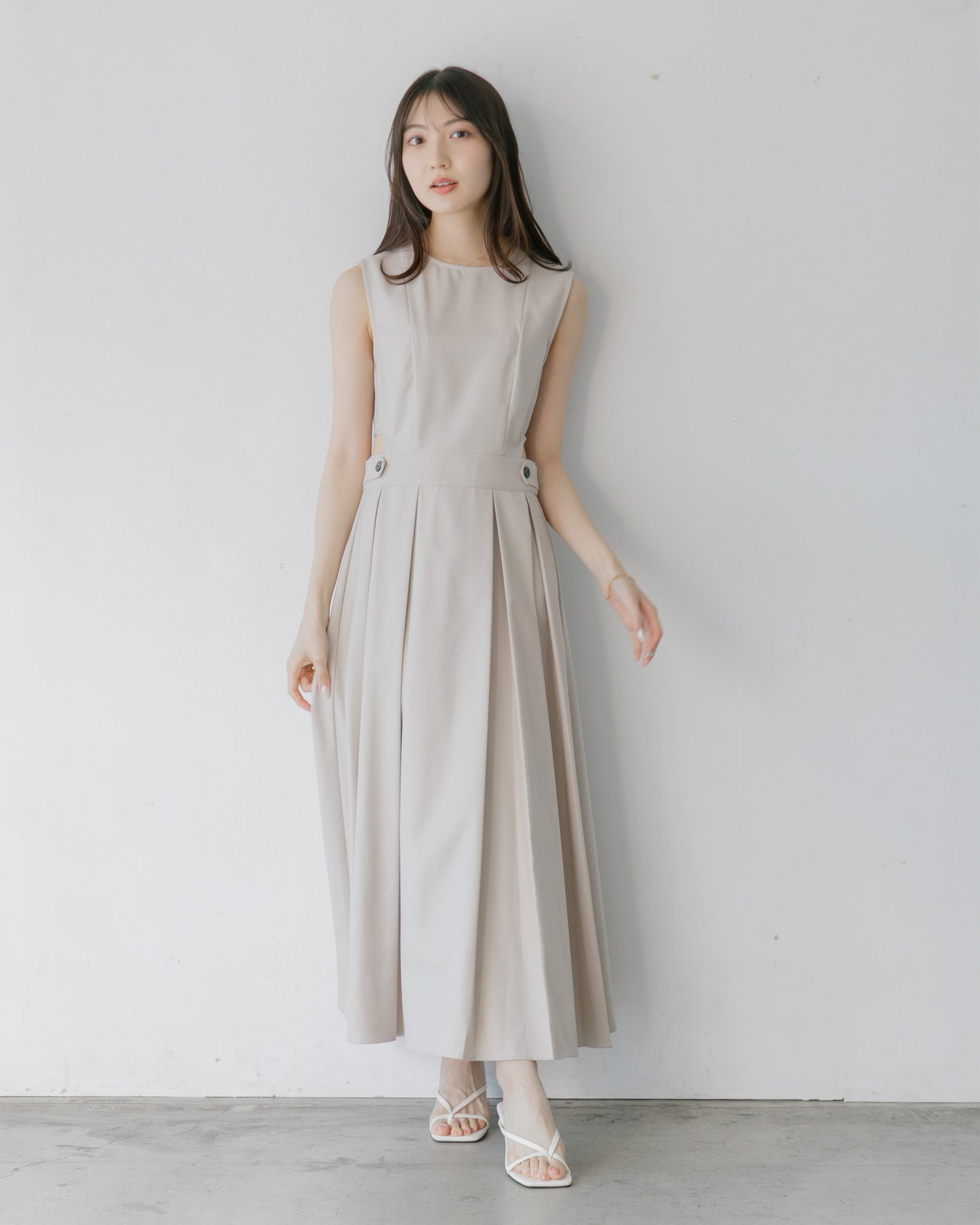 【SPECIAL 10%OFF】ノースリーブサイドカットプリーツワンピース