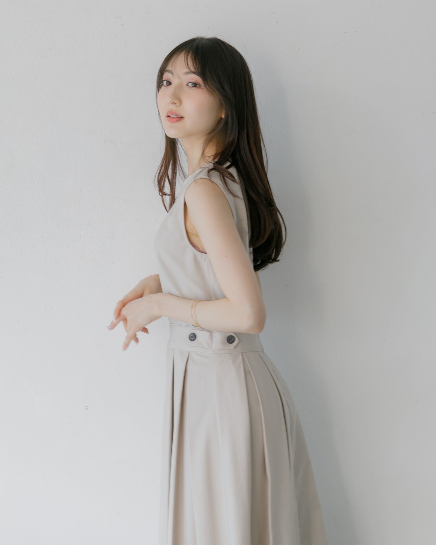 【SPECIAL 10%OFF】ノースリーブサイドカットプリーツワンピース