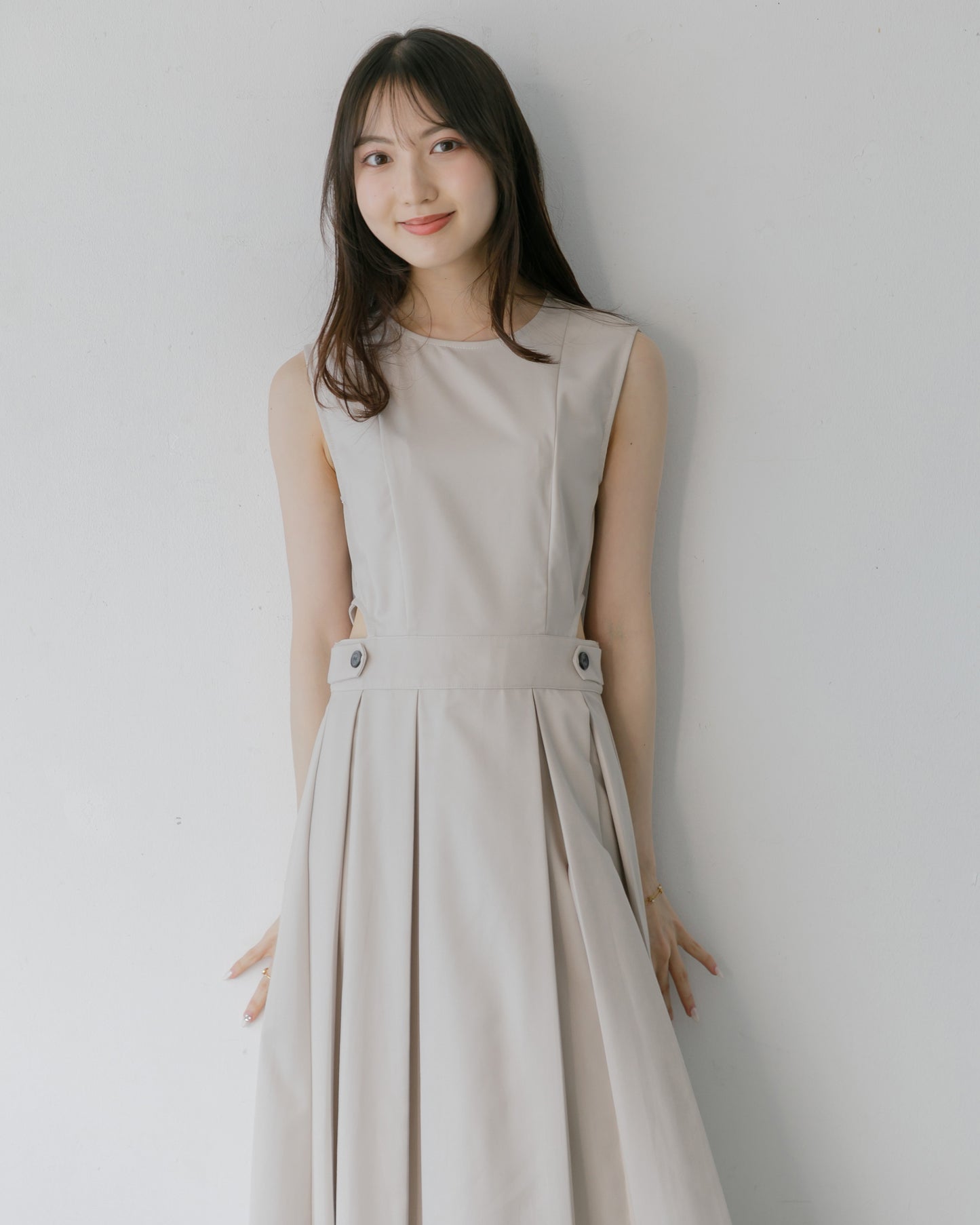 【SPECIAL 10%OFF】ノースリーブサイドカットプリーツワンピース