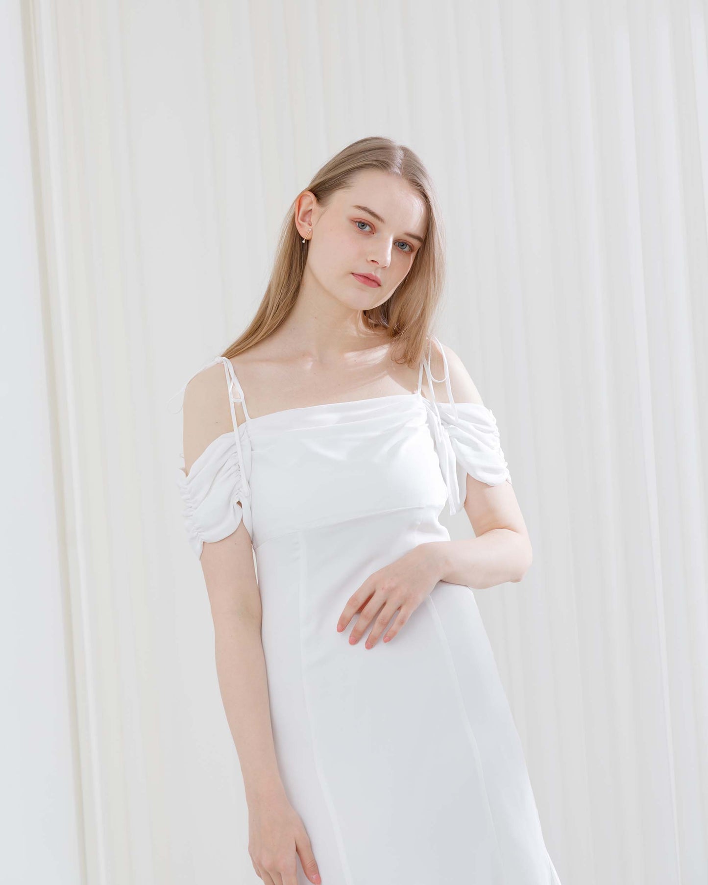 【50%OFF】サテンオフショルドレープワンピース