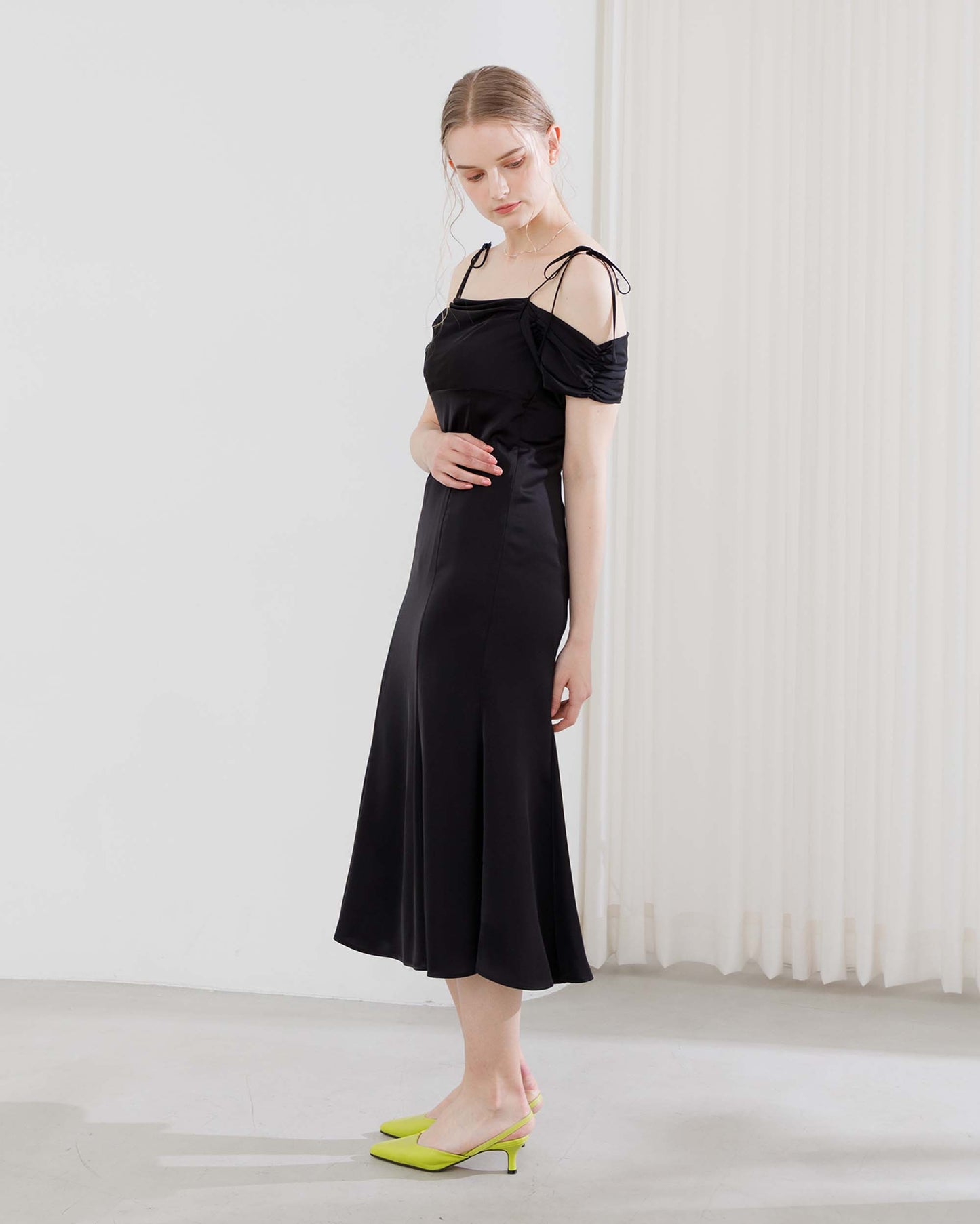 【50%OFF】サテンオフショルドレープワンピース