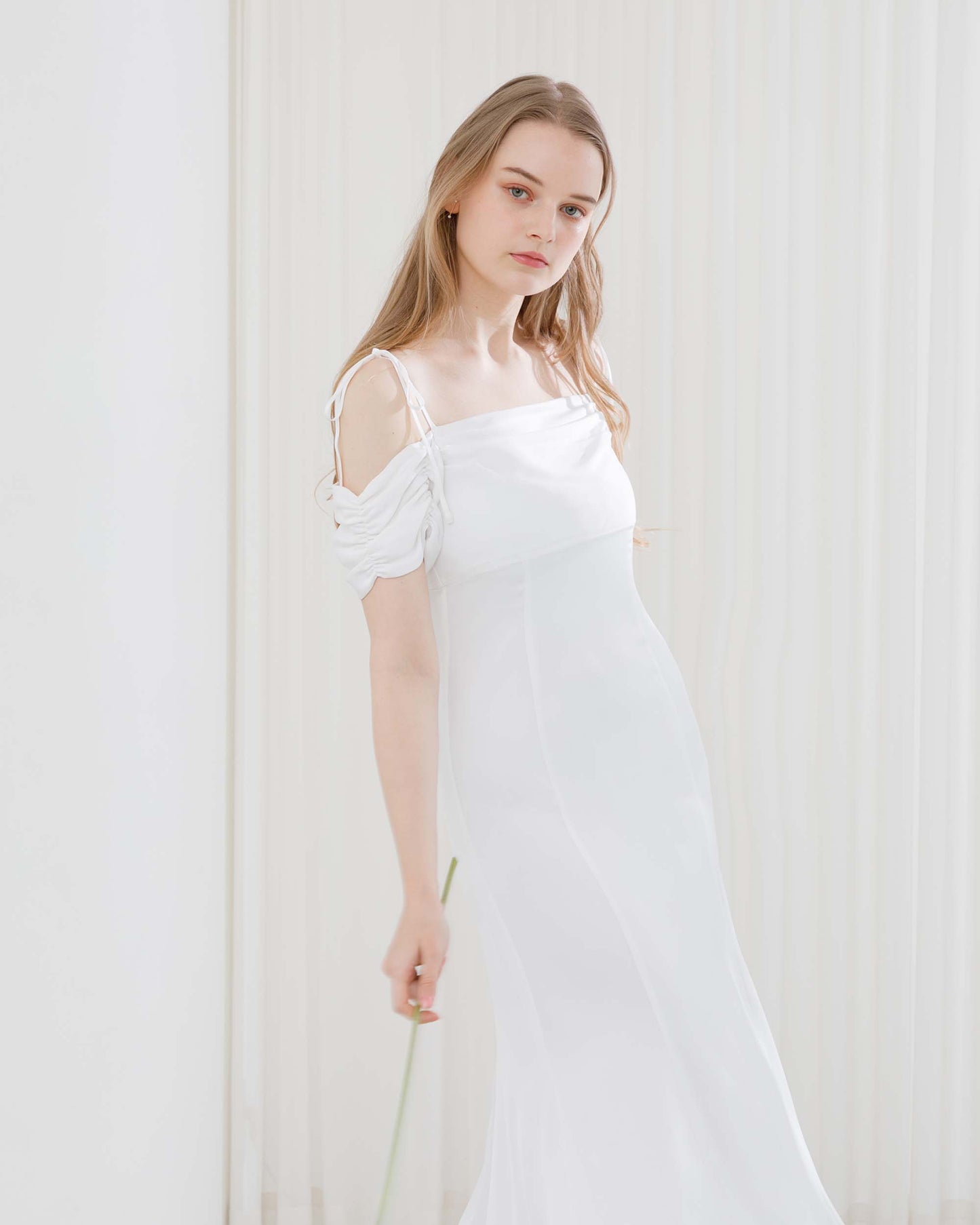 【50%OFF】サテンオフショルドレープワンピース