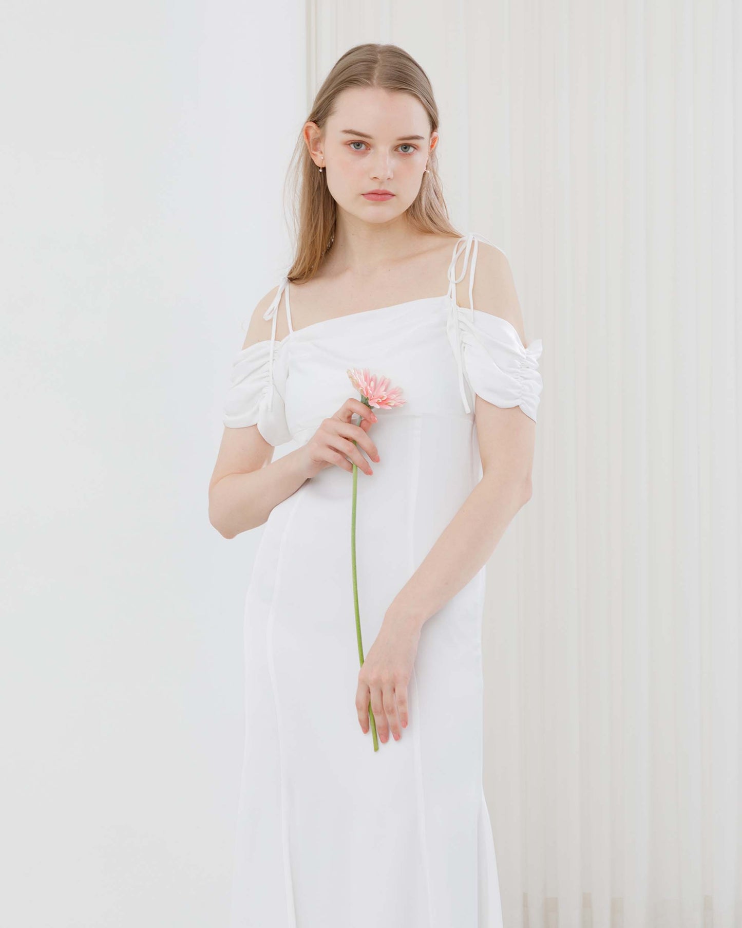 【50%OFF】サテンオフショルドレープワンピース