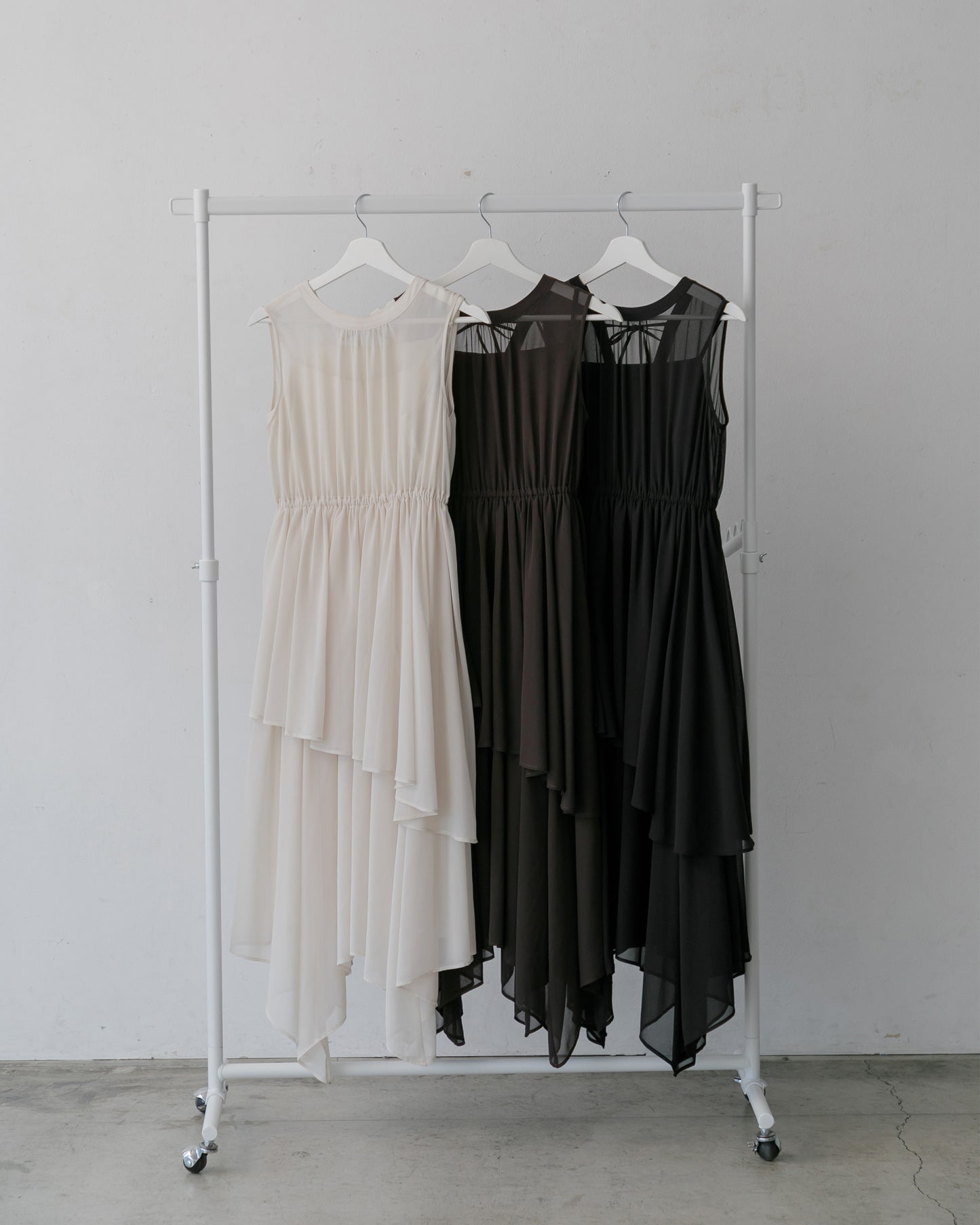 【30%OFF】ノースリーブシフォンギャザーワンピース