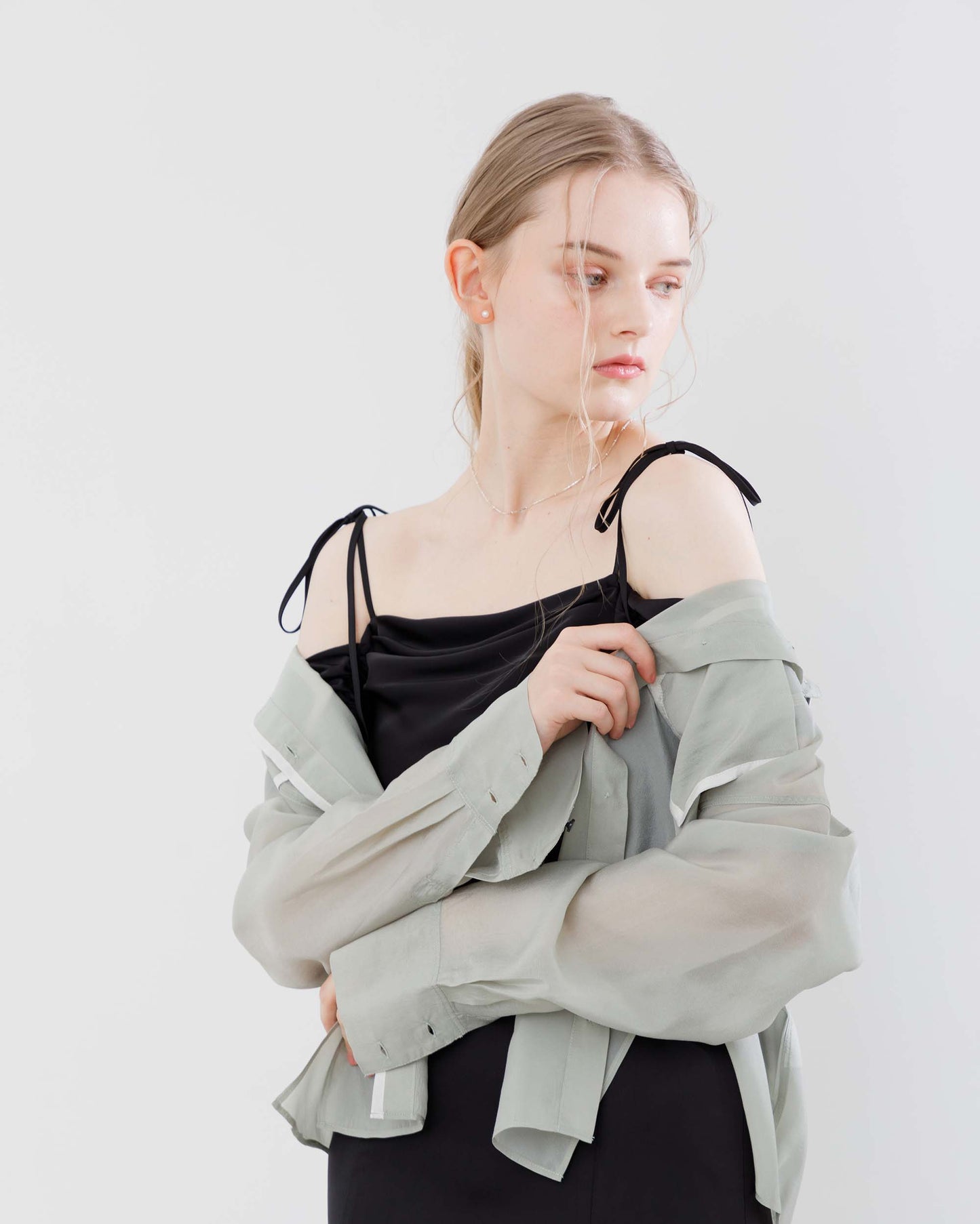 【20%OFF&返品OK】パイピングシアブラウス