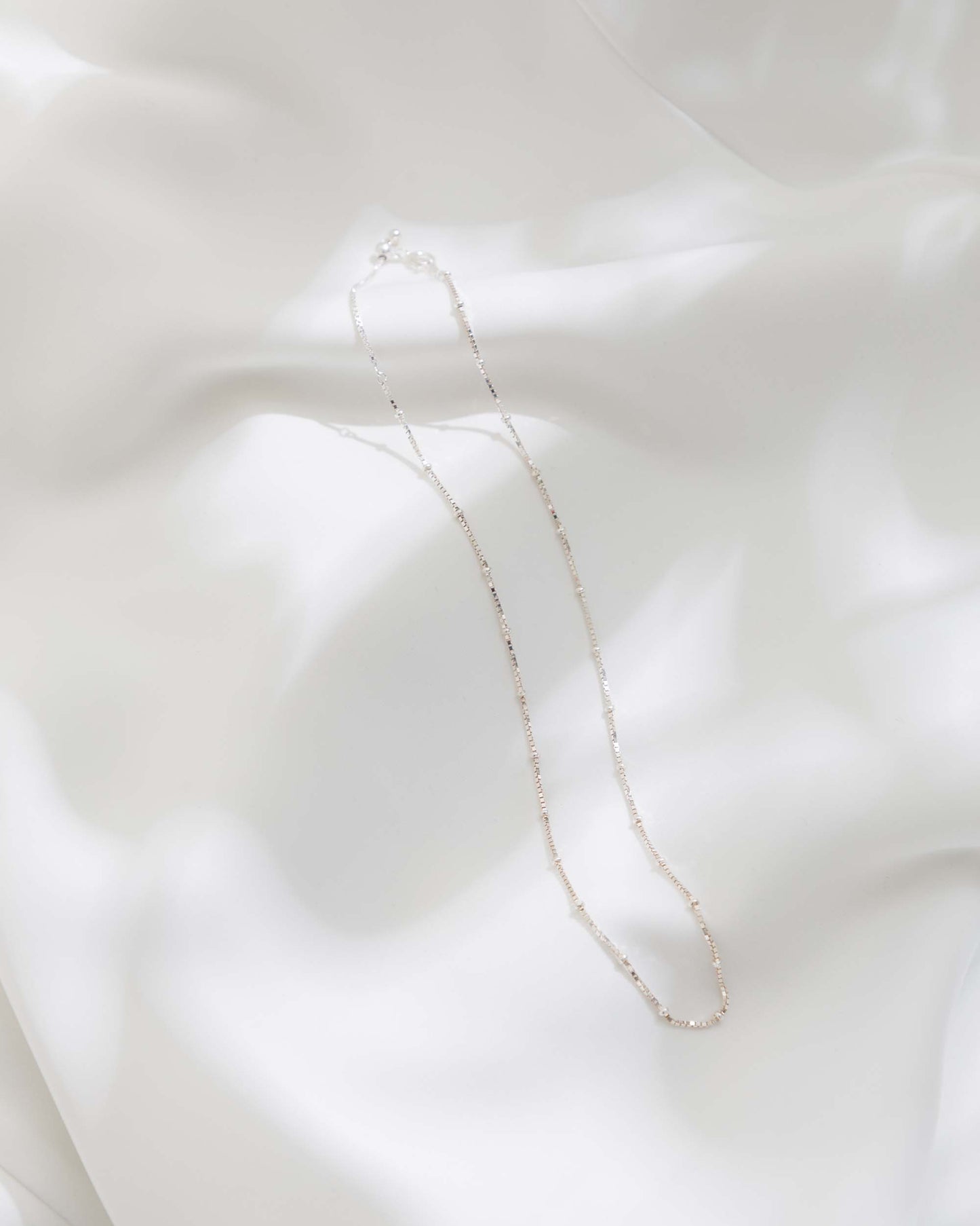 Venetian Dots Chain Necklace
Short