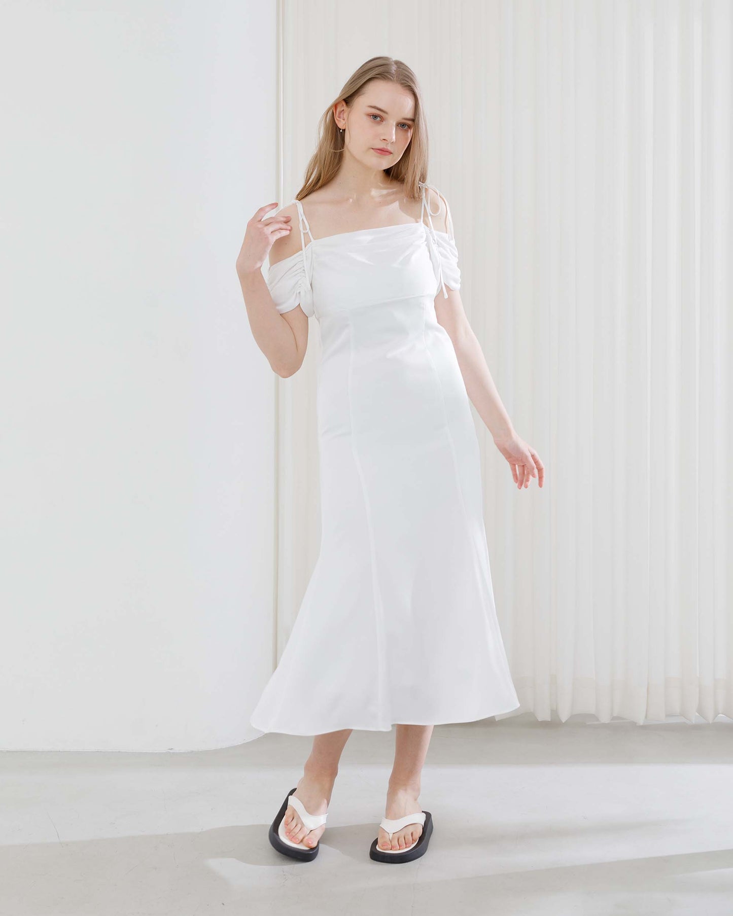 【50%OFF】サテンオフショルドレープワンピース