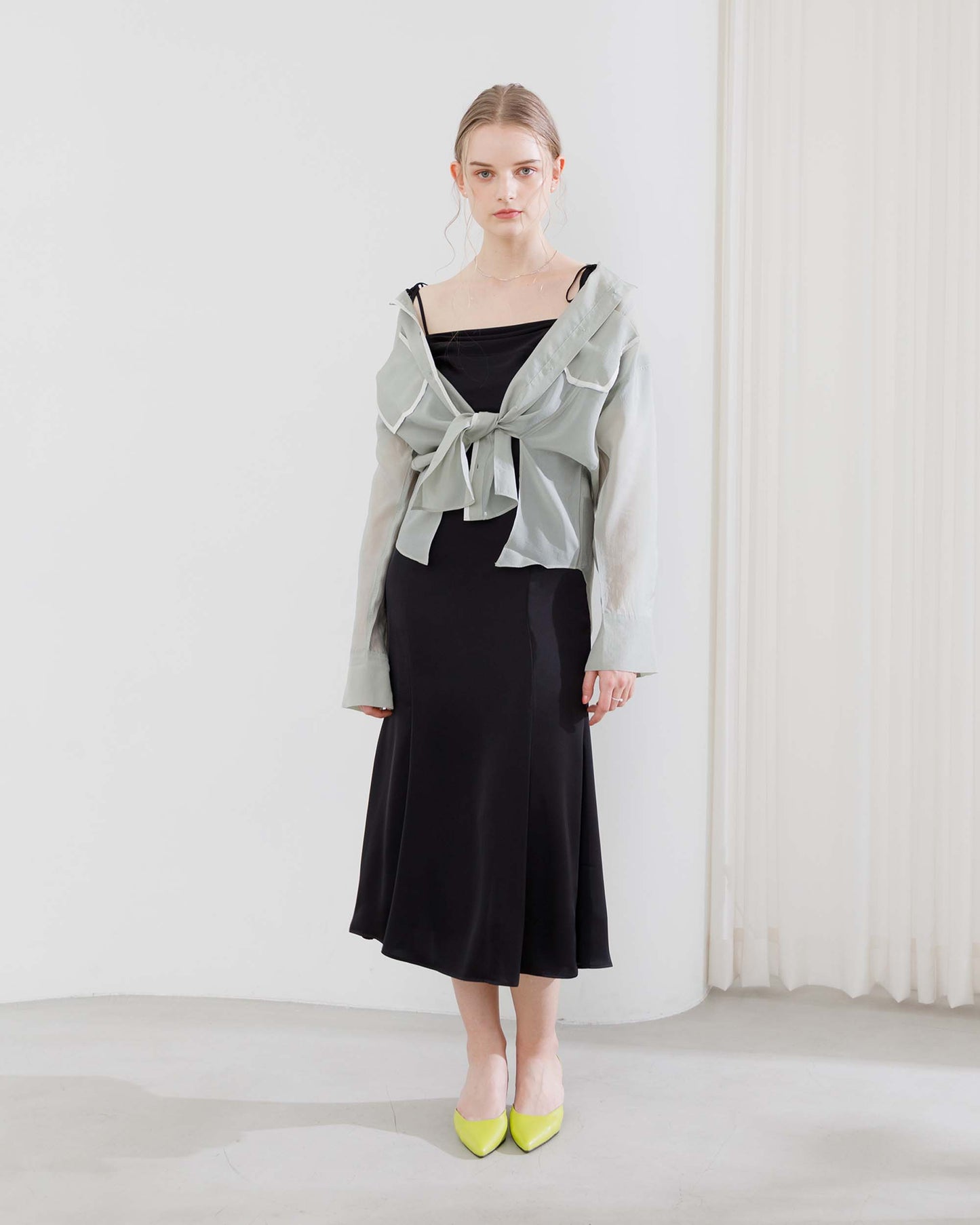 【20%OFF&返品OK】パイピングシアブラウス