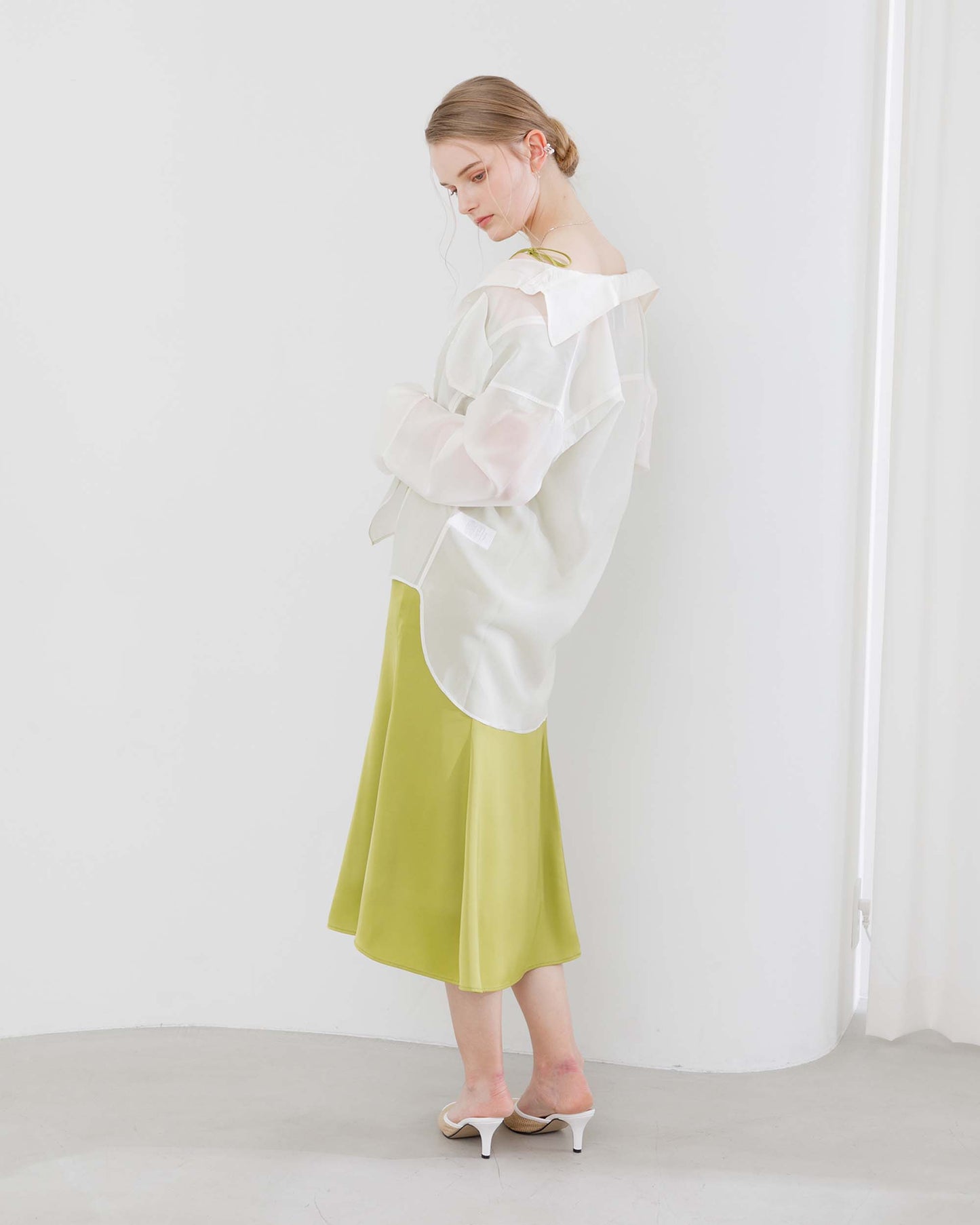 【20%OFF&返品OK】パイピングシアブラウス
