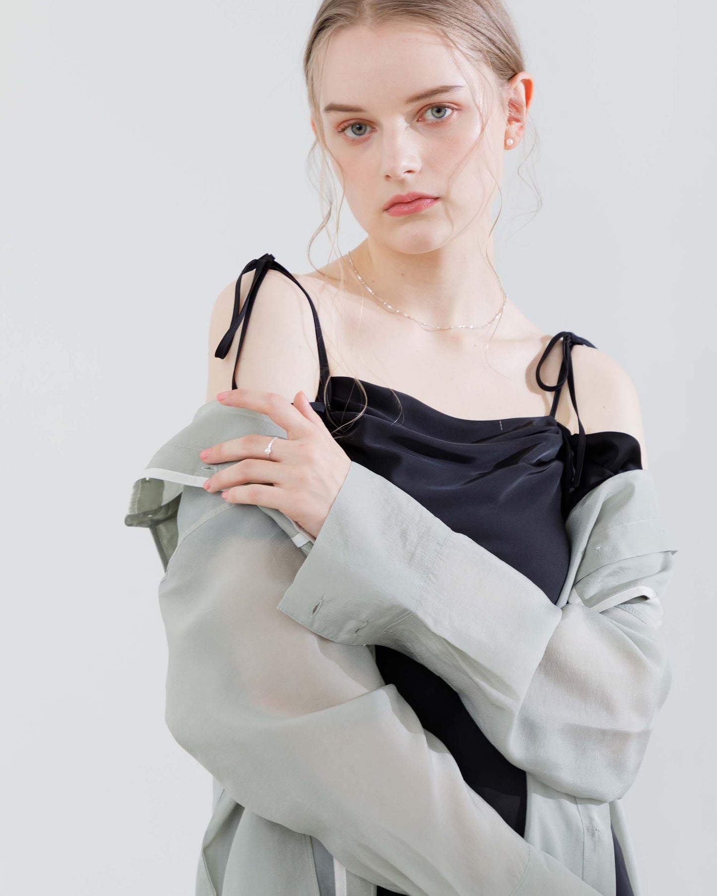 【20%OFF&返品OK】パイピングシアブラウス