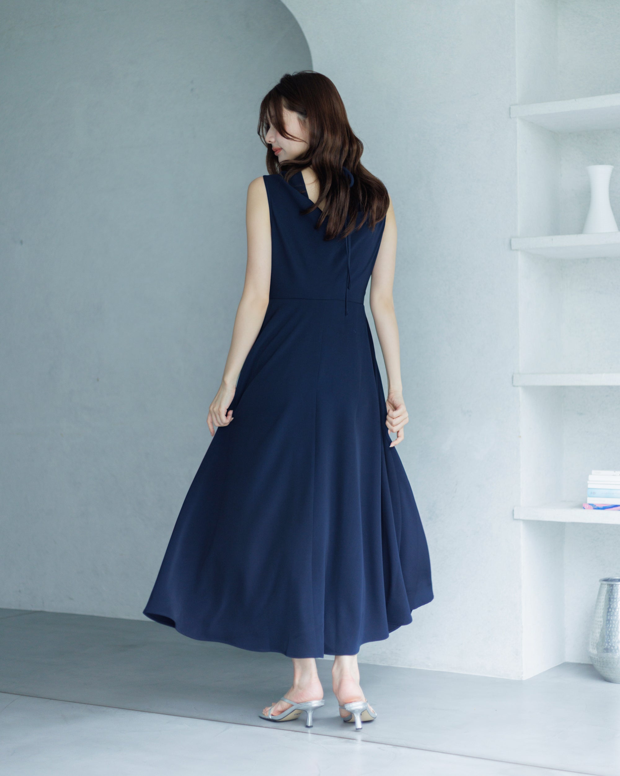 Lalune ホルターネックフレアワンピース Lalune ホルターネックフレアワンピース NEW】ホルターネックフレア