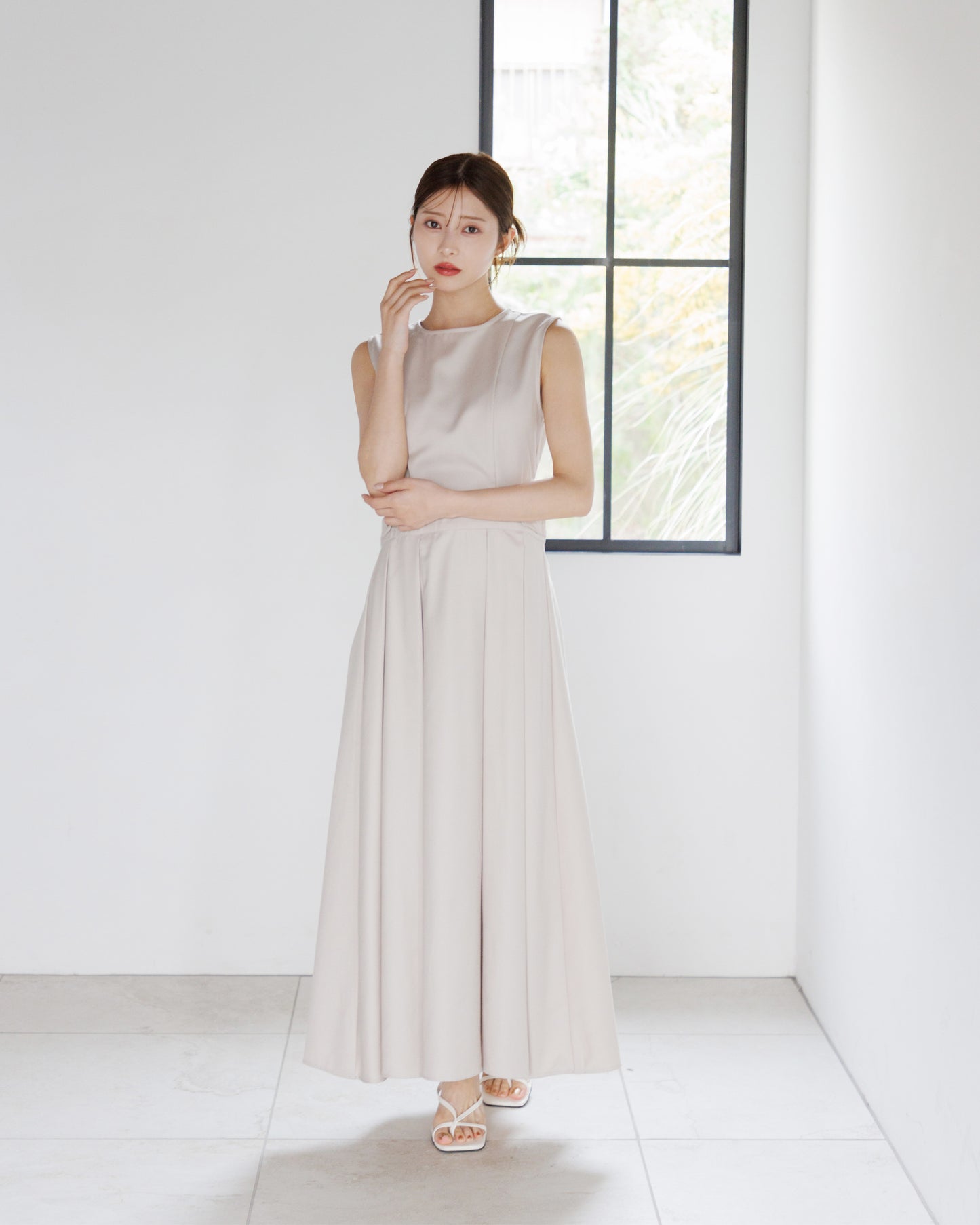 【SPECIAL 10%OFF】ノースリーブサイドカットプリーツワンピース