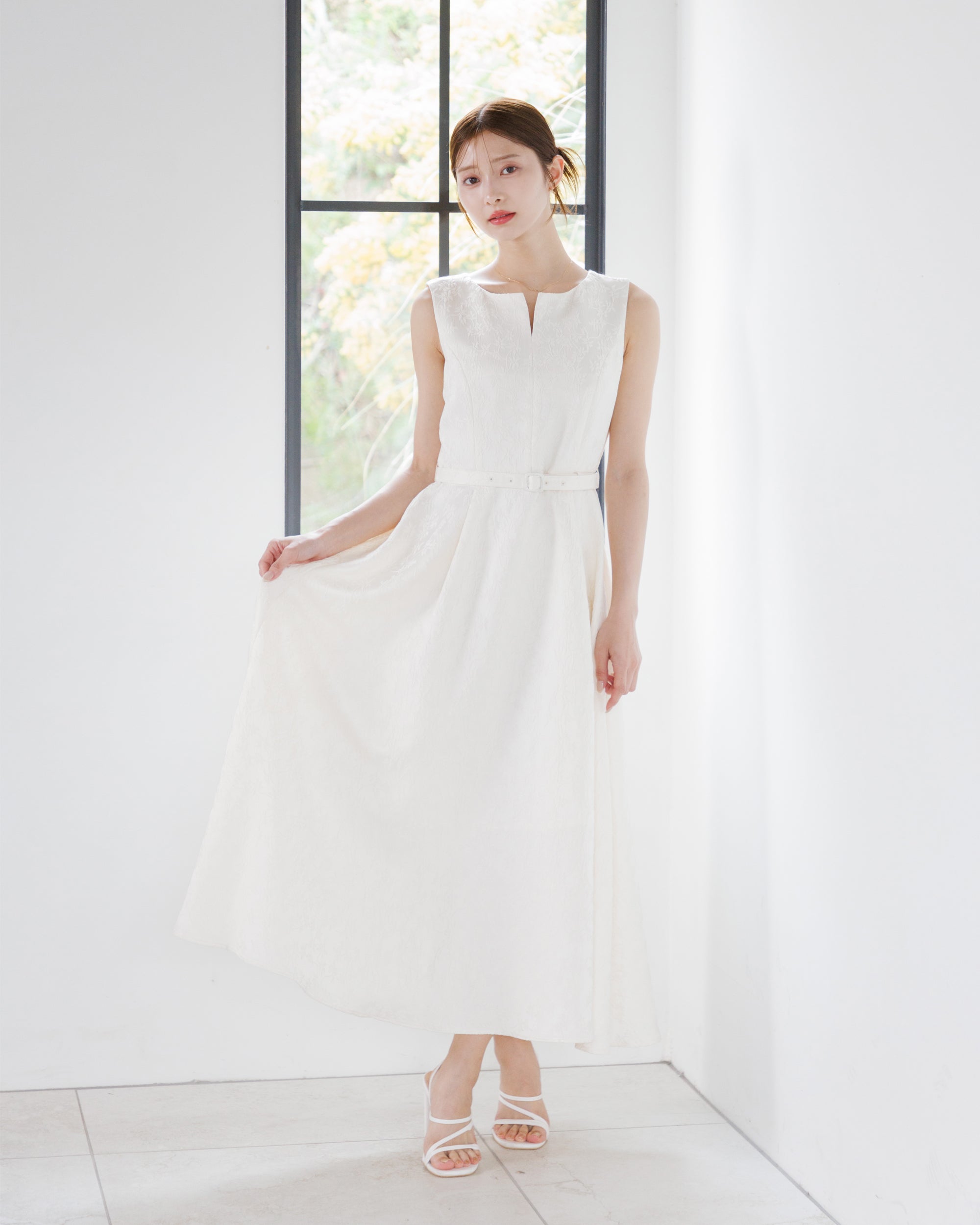 美品 トッカ 2018SS フレアノースリーブワンピース ホワイト 0 TOCCA トッカ ノースリーブワンピース サイズ:0 ピンク