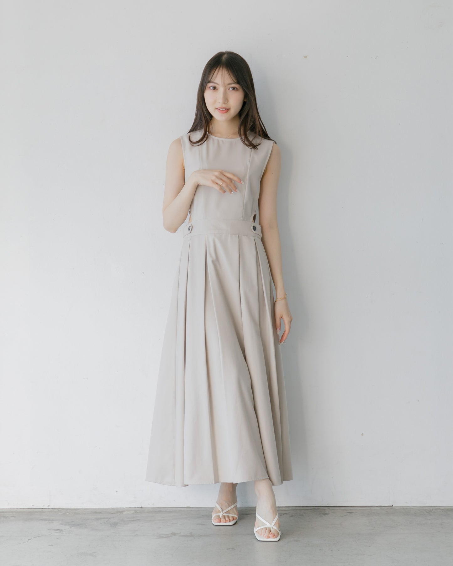 【SPECIAL 10%OFF】ノースリーブサイドカットプリーツワンピース