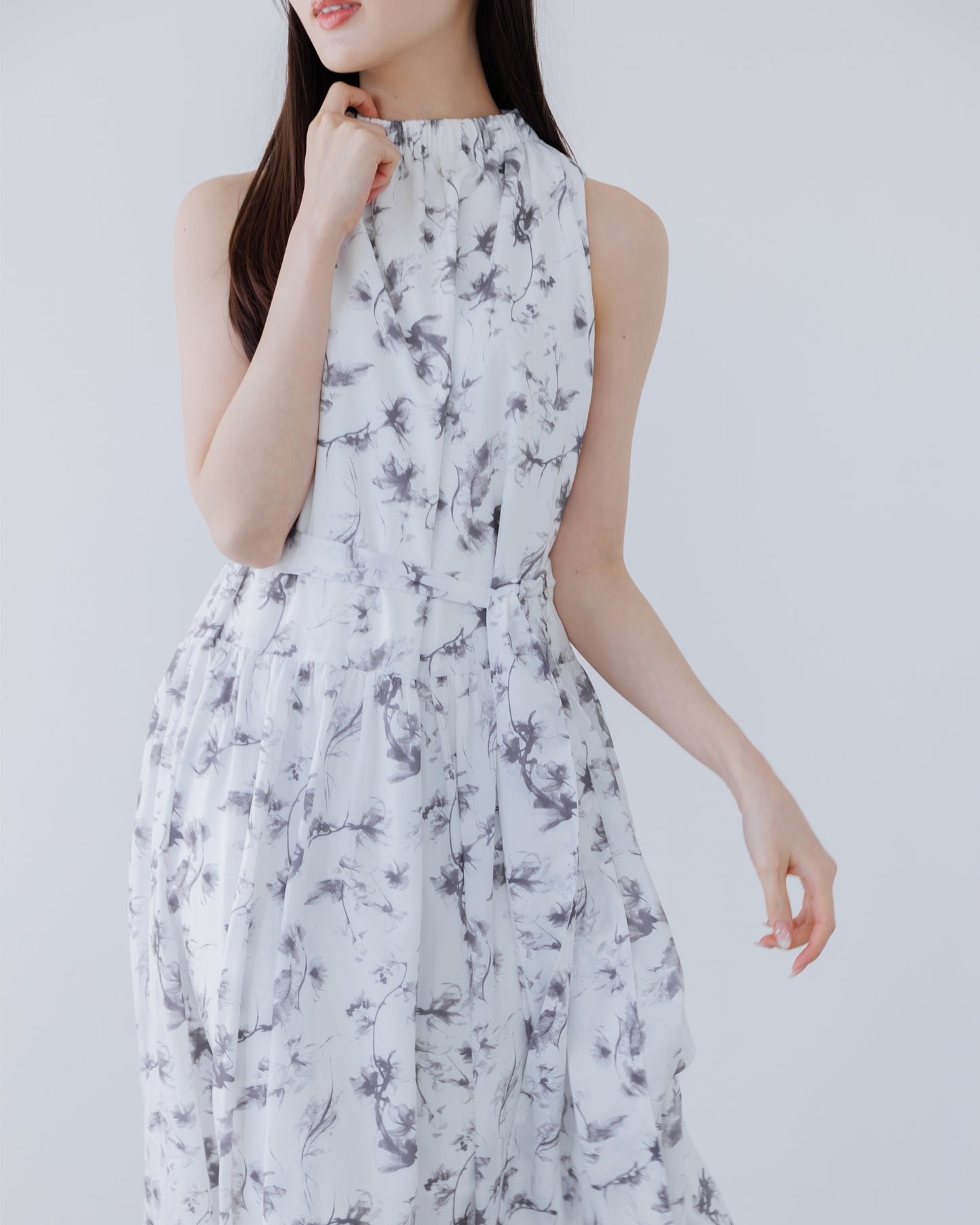 【予約販売】ホルターネックギャザーフラワーワンピース