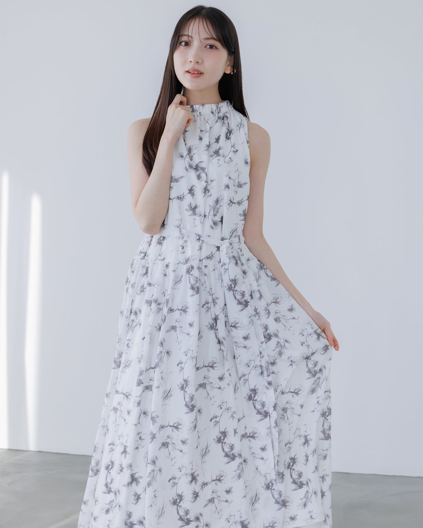 【予約販売】ホルターネックギャザーフラワーワンピース