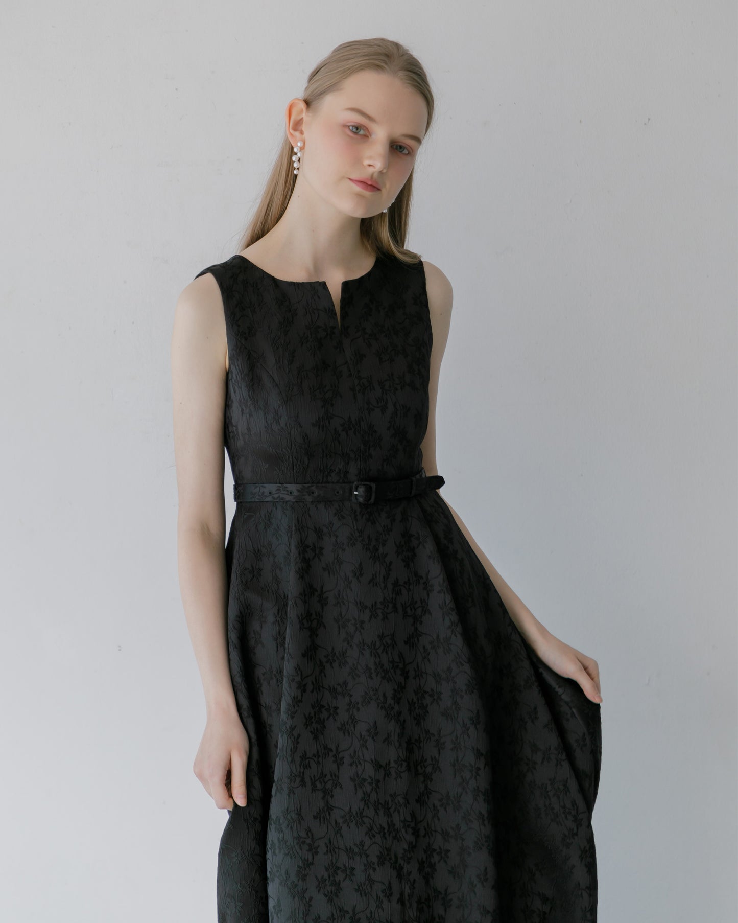 【LOW STOCK】ノースリーブジャガードフレアワンピース