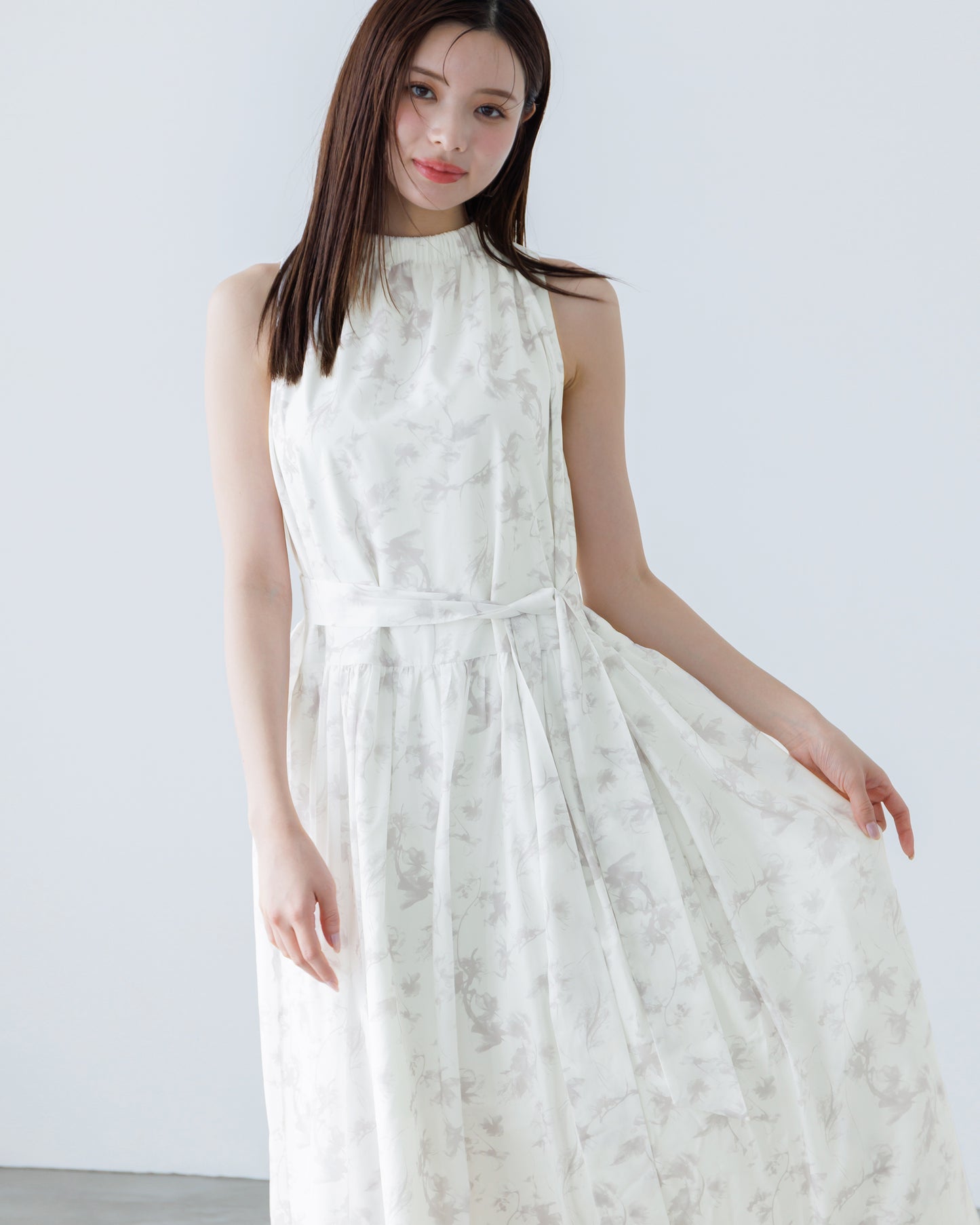 【予約販売】ホルターネックギャザーフラワーワンピース