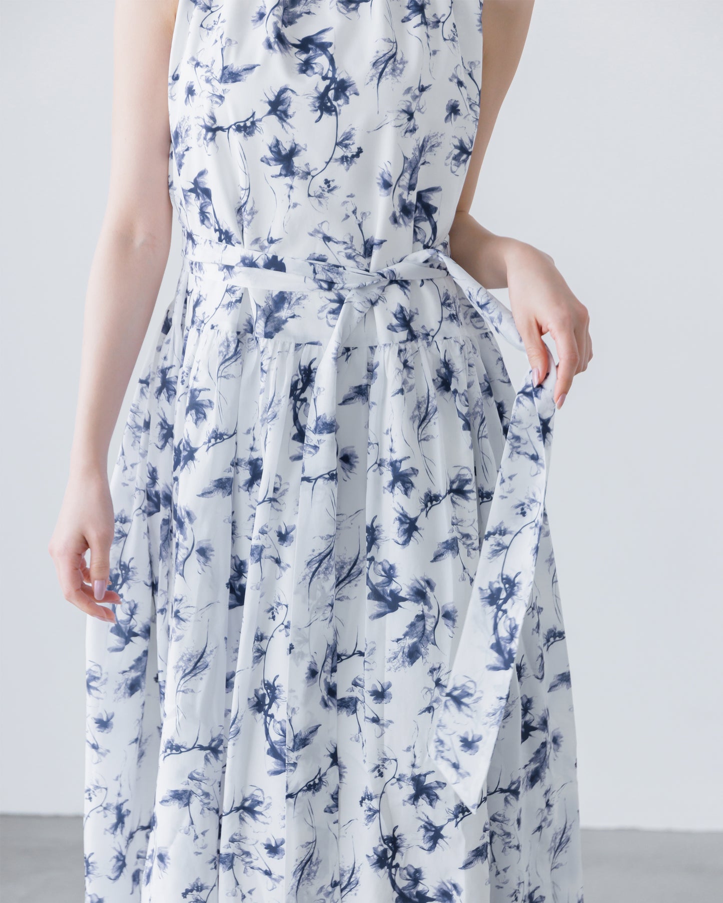 【予約販売】ホルターネックギャザーフラワーワンピース